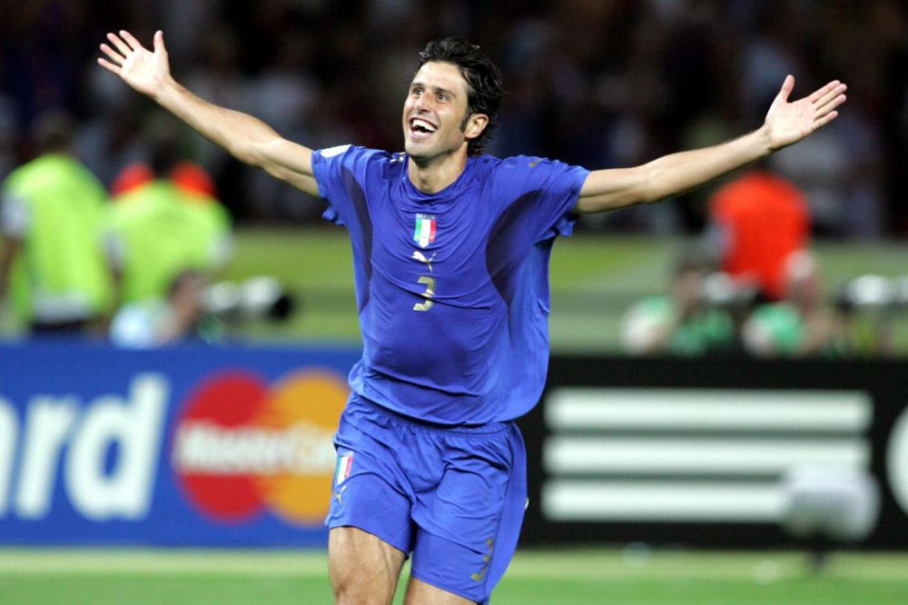 马卡：皇马近期比赛陷入混乱，阿隆索面临未完成的建队挑战（马卡：皇马连战失序，阿隆索的重建任务仍未完成）