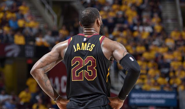 教练赛后把功劳全给了球员（赛后教练将全部功劳归于球员）