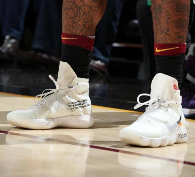 随海港夺冠，亚历斯祖成为首位夺得中超冠军的中国香港球员（海港加冕，亚历斯祖成中国香港首位中超冠军球员）